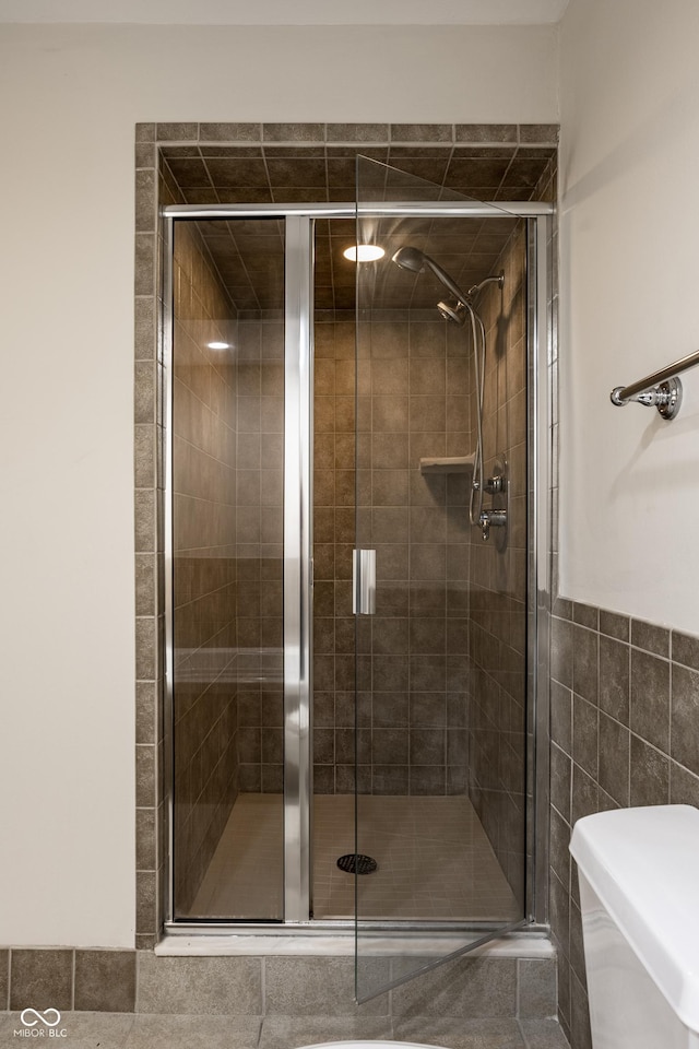 8690 Jaffa Ct W Drive 28, Indianapolis, IN 46260 - full bath featuring a stall shower and toilet