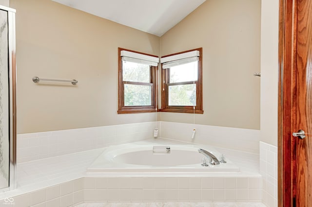 9158 Oak Knoll Ln, Fishers, IN 46037 - full bath featuring a garden tub and lofted ceiling