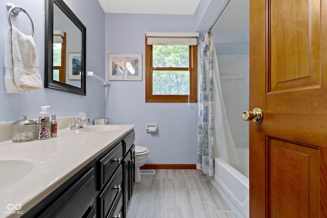full bath featuring toilet, baseboards, double vanity, and shower / bathtub combination with curtain