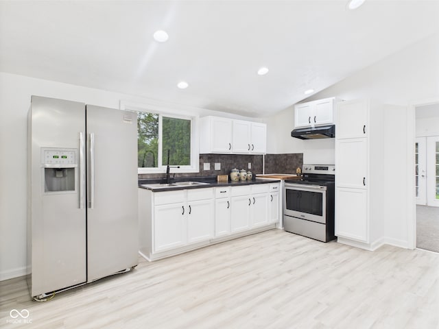 kitchen with stainless steel appliances, under cabinet range hood, light wood-type flooring, tasteful backsplash, and recessed lighting
