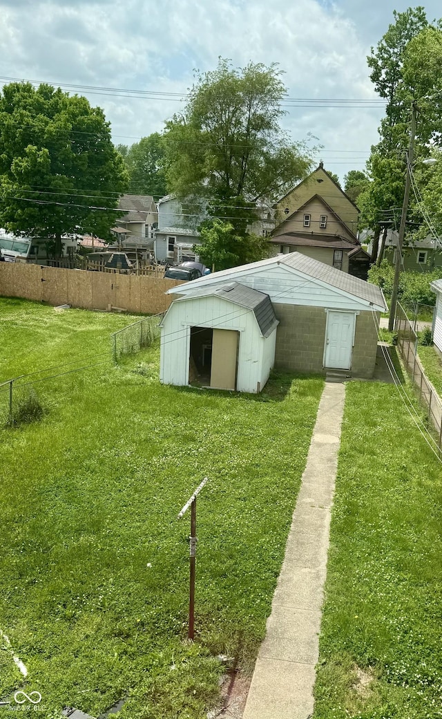 1322 S Belmont Ave, Indianapolis, IN 46221 - view of yard featuring an outbuilding