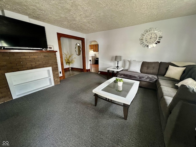 600 S Oak St, Fortville, IN 46040 - living area featuring arched walkways, a textured ceiling, and carpet