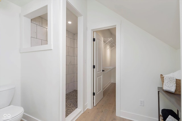 1502 Burdsal Pkwy, Indianapolis, IN 46208 - full bathroom featuring tiled shower, toilet, wood finished floors, baseboards, and a walk in closet