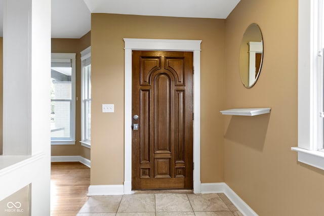 1526 Carrollton Ave, Indianapolis, IN 46202 - entrance foyer with baseboards