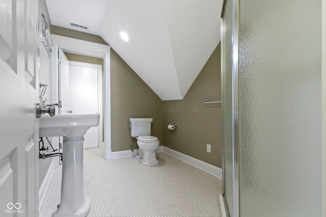 1526 Carrollton Ave, Indianapolis, IN 46202 - full bath featuring toilet, vaulted ceiling, baseboards, and a shower with shower door