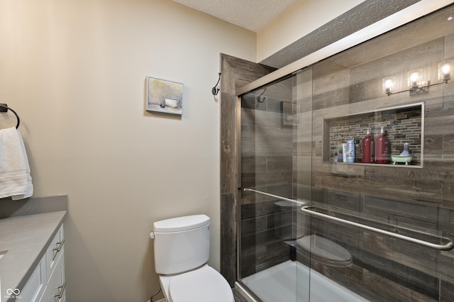 35 Osage Ct, Columbus, IN 47201 - bathroom featuring toilet, vanity, a stall shower, and a textured ceiling
