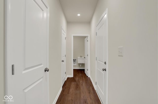104 Maxim Ct, Cumberland, IN 46229 - corridor with dark wood-style floors, recessed lighting, baseboards, and a sink