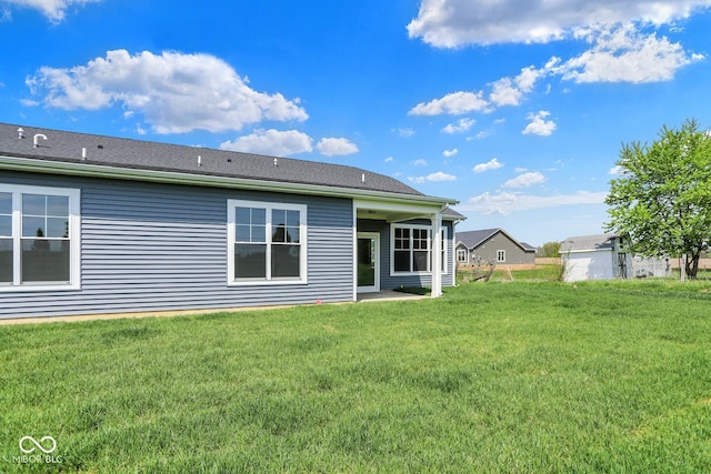 104 Maxim Ct, Cumberland, IN 46229 - back of property with a yard