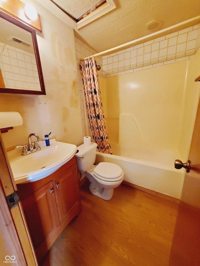 704 E Perry St, Indianapolis, IN 46227 - bathroom featuring a textured ceiling, wood finished floors, toilet, shower / bath combo with shower curtain, and vanity
