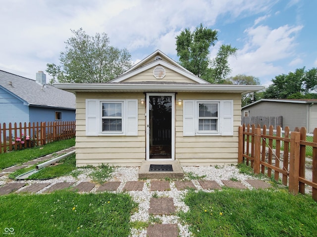 704 E Perry St, Indianapolis, IN 46227 - view of front of home featuring fence