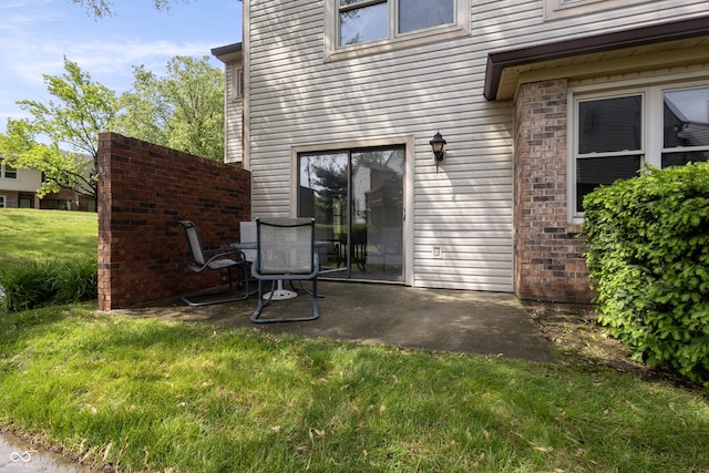 9572 Maple Way, Indianapolis, IN 46268 - view of patio / terrace
