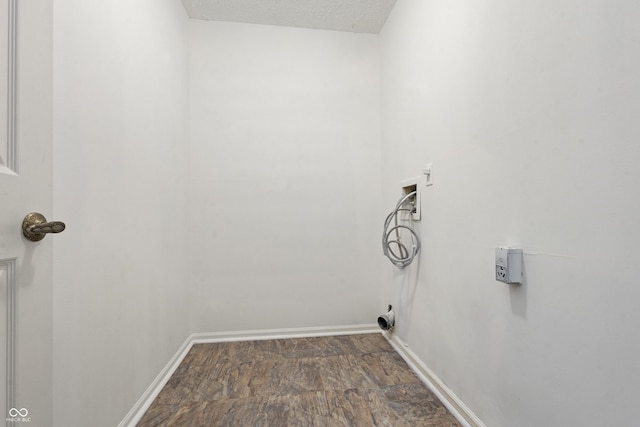 9572 Maple Way, Indianapolis, IN 46268 - laundry area with hookup for a washing machine and baseboards