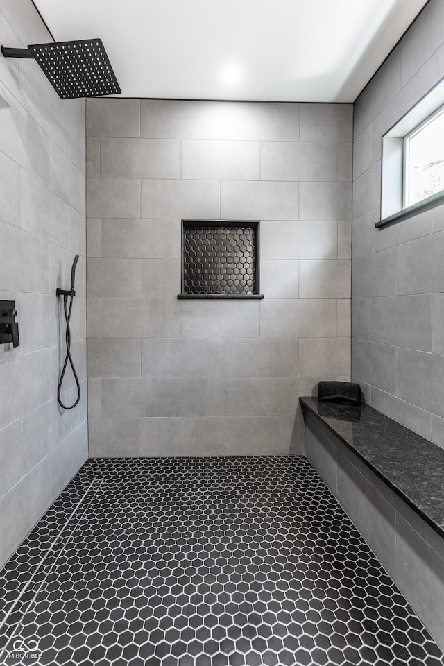 43 N Walcott St, Indianapolis, IN 46201 - bathroom featuring tiled shower