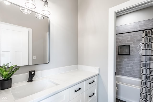 43 N Walcott St, Indianapolis, IN 46201 - full bath featuring vanity, shower / bath combo, and toilet