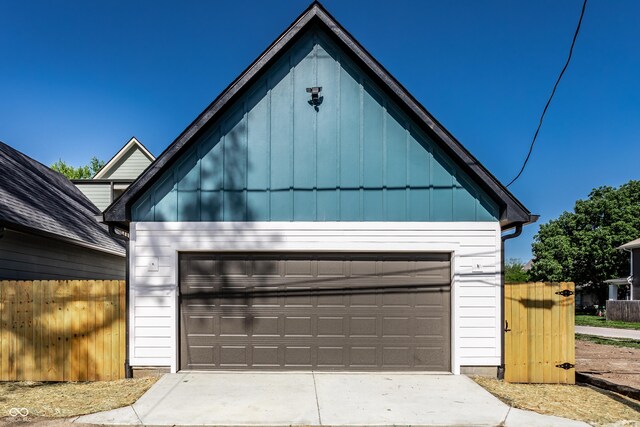 43 N Walcott St, Indianapolis, IN 46201 - garage featuring fence
