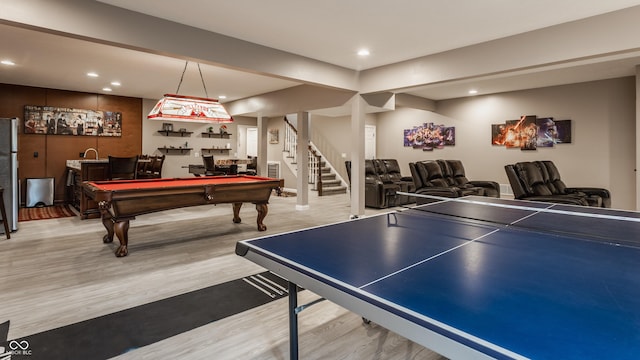 playroom featuring wet bar, wood finished floors, recessed lighting, and billiards