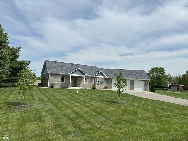 951 N Maiellen Dr, Greenfield, IN 46140 - view of front of property featuring driveway, a front lawn, and an attached garage