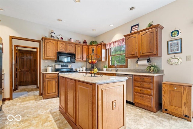 12082 Old Stone Dr, Indianapolis, IN 46236 - kitchen with appliances with stainless steel finishes, a sink, decorative backsplash, a kitchen island, and recessed lighting