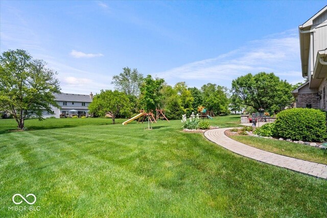 12082 Old Stone Dr, Indianapolis, IN 46236 - view of grassy yard