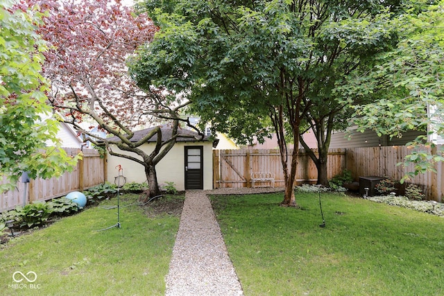 847 N Park Ave, Indianapolis, IN 46202 - view of yard