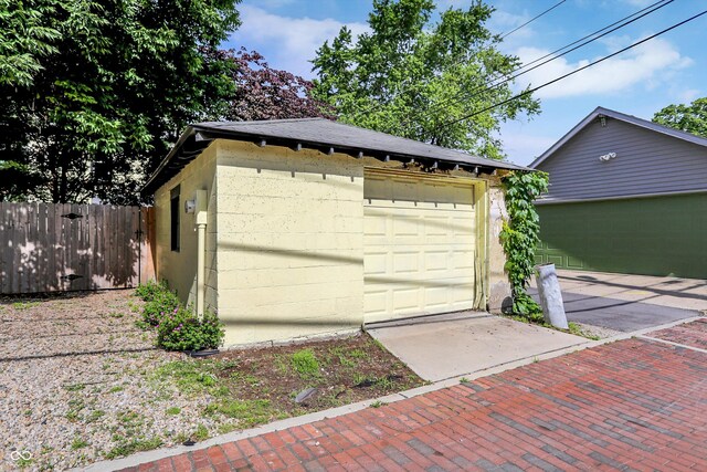 847 N Park Ave, Indianapolis, IN 46202 - detached garage featuring concrete driveway