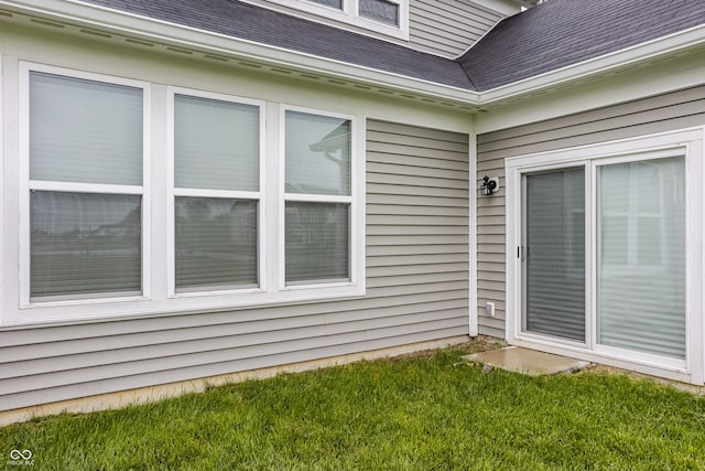 747 Tuxedo Dr, Westfield, IN 46074 - view of side of home with roof with shingles and a yard