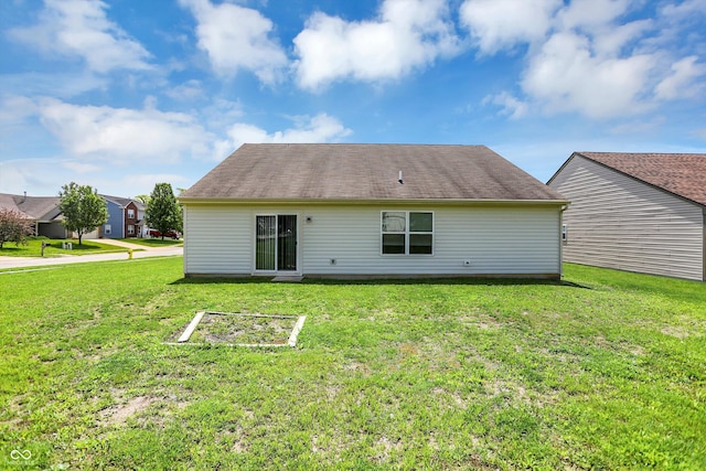 3222 Enclave Ln, Greenwood, IN 46143 - back of house featuring a yard