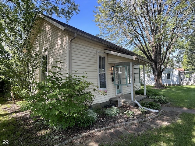 404 Pearl St, Pendleton, IN 46064 - view of property exterior featuring a yard