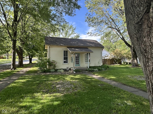 404 Pearl St, Pendleton, IN 46064 - view of front of home with a front yard