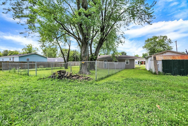 425 Aiken St, Hope, IN 47246 - view of yard