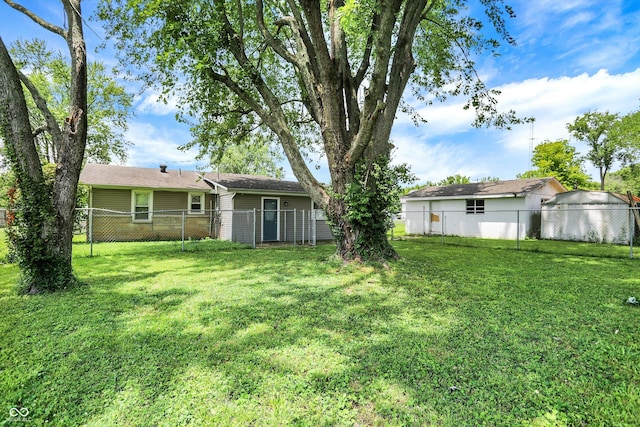 425 Aiken St, Hope, IN 47246 - view of fenced yard