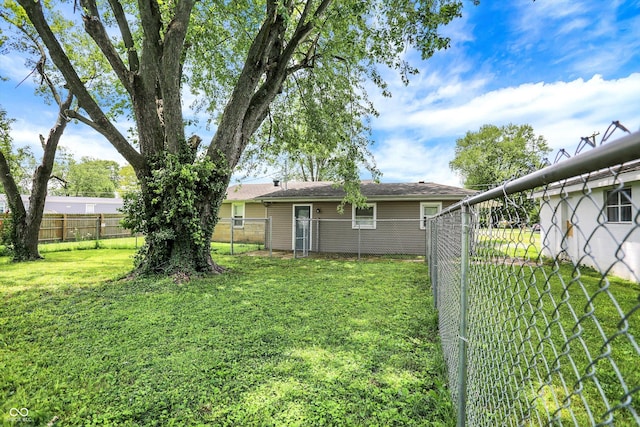 425 Aiken St, Hope, IN 47246 - view of yard