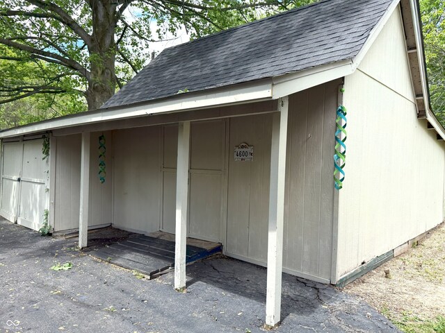 4600 S Tahoe Trl, Crawfordsville, IN 47933 - view of outbuilding with an outbuilding