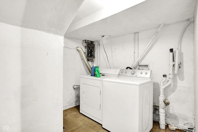 1523 E Mills Ave, Indianapolis, IN 46227 - laundry room featuring separate washer and dryer