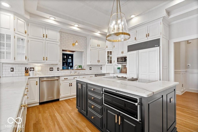 11715 Landings Dr, Indianapolis, IN 46256 - kitchen featuring appliances with stainless steel finishes, dark cabinets, white cabinets, crown molding, and recessed lighting