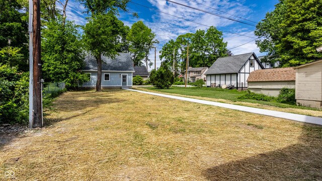 5682 Broadway St, Indianapolis, IN 46220 - view of green lawn