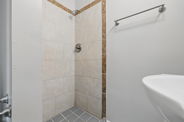 2030 Houston St, Indianapolis, IN 46218 - full bathroom featuring a tile shower and a sink