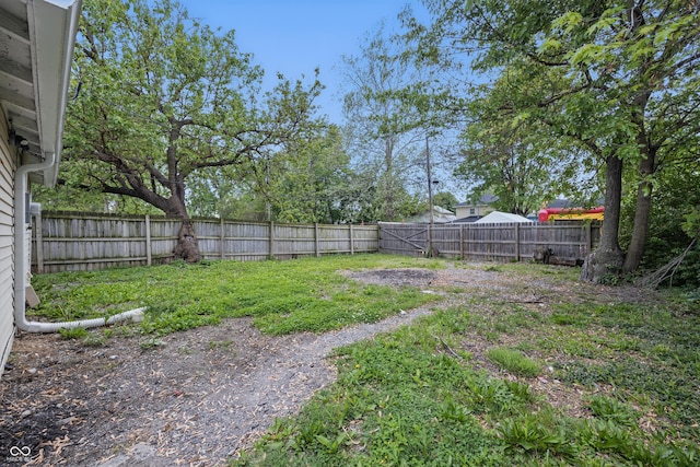 2030 Houston St, Indianapolis, IN 46218 - view of fenced backyard