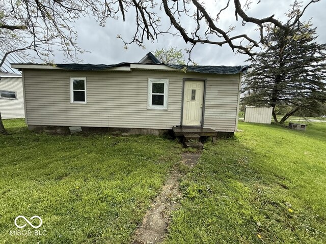 105 N Sheridan St, Ridgeville, IN 47380 - rear view of house featuring a yard