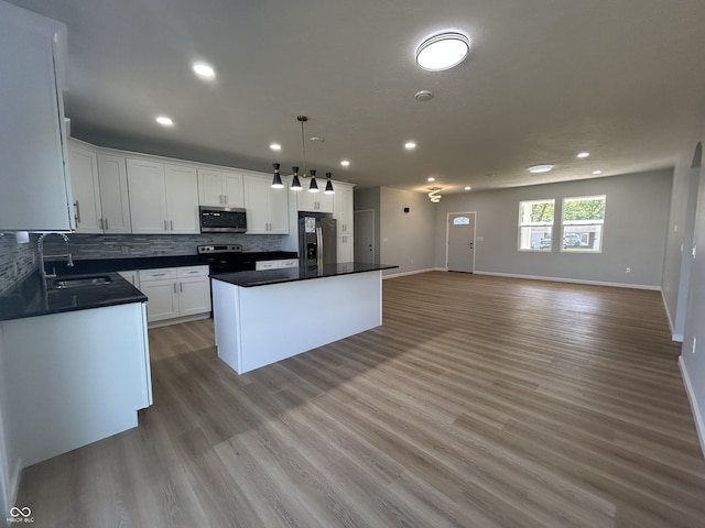 223 N Coventry Dr, Anderson, IN 46012 - kitchen with appliances with stainless steel finishes, a sink, dark countertops, recessed lighting, and open floor plan