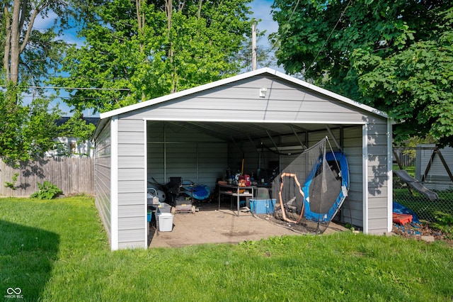 view of outdoor structure with an outbuilding