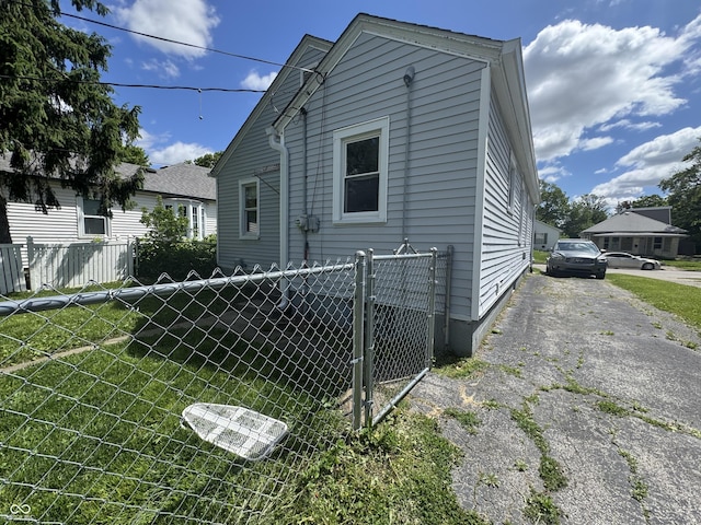 144 S 7th Ave, Beech Grove, IN 46107 - back of property with fence