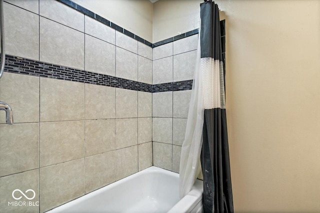 1170 N Concord St, Indianapolis, IN 46222 - full bath featuring shower / bath combination with curtain