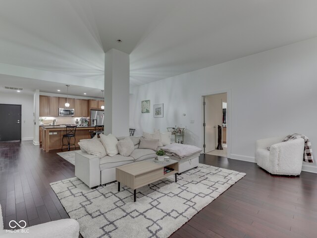 222 N E St Unit 103, Indianapolis, IN 46204 - living room featuring dark wood-style floors and baseboards