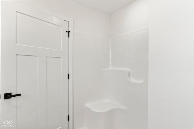 5003 W 900 N, Dupont, IN 47231 - bathroom featuring a shower