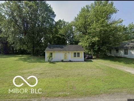 1801 E 16th St, Muncie, IN 47302 - view of front facade with a front lawn