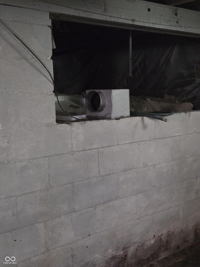 1168 N Gladstone Ave, Indianapolis, IN 46201 - basement view of crawl space