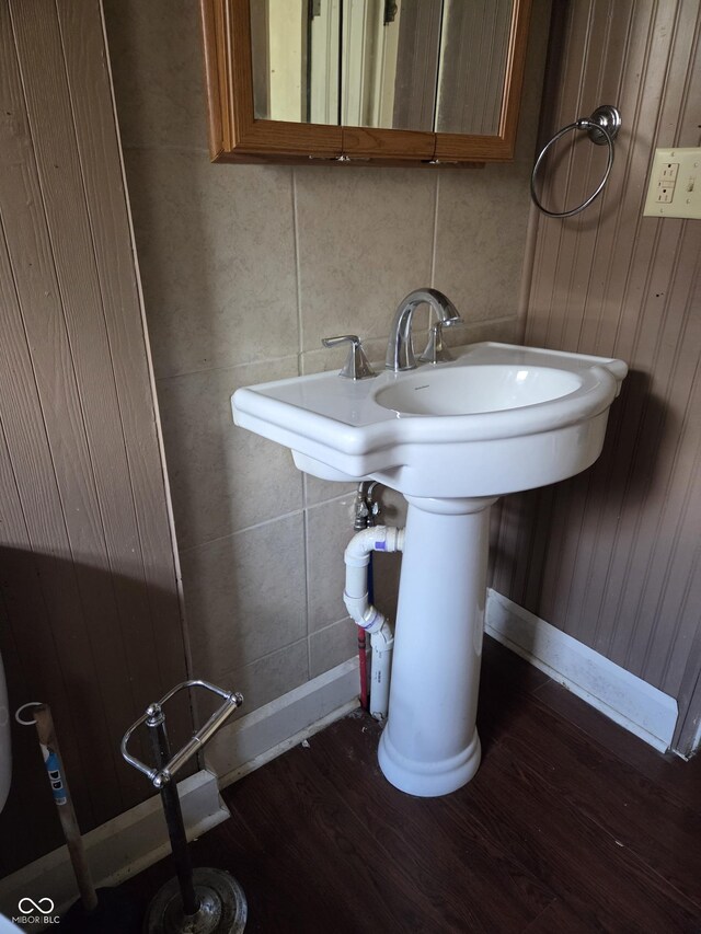 1168 N Gladstone Ave, Indianapolis, IN 46201 - bathroom featuring wood finished floors