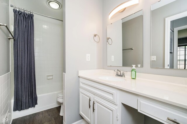 3852 Knollton Rd Unit 3852, Indianapolis, IN 46228 - bathroom featuring wood finished floors, toilet, vanity, and shower / bathtub combination with curtain