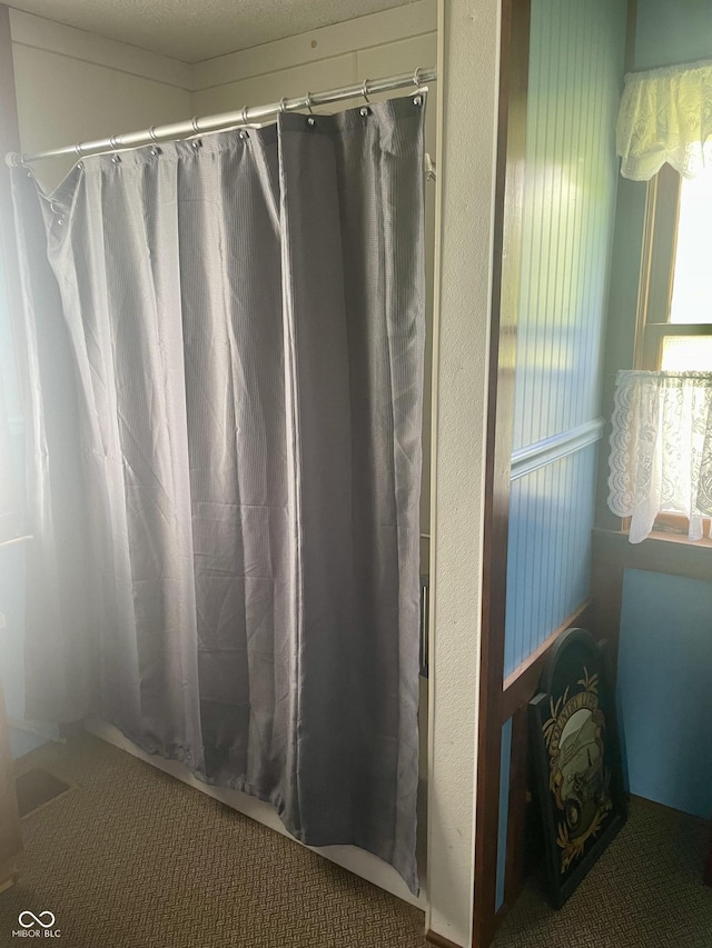 full bathroom featuring curtained shower